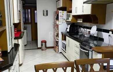 Imagem 6: Belíssima casa no Ecoville, com 3 dormitórios sendo uma ampla suíte com closet e banheira