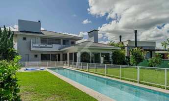 Imagem: Casa semimobiliada em condomínio de alto