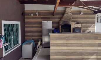 Imagem 2: Piscina e Churrasqueira no Peró