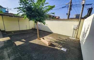 Imagem 4: Casarão independente com amplo quintal a 10 min a pé da estação de trem