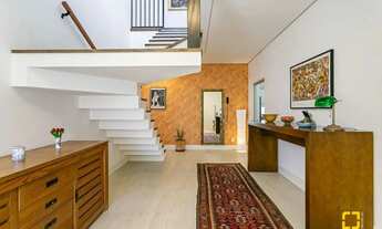 Imagem 3: Casa Completa em Condomínio Fechado - 3 Suítes, Vista e Alto Padrão no Porto da Lagoa com