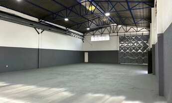 Imagem 6: Imóvel para aluguel possui 450 metros quadrados em Jardim Santa Maria - Jacareí - SP