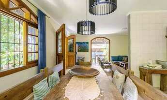 Imagem 2: Excelente casa térrea com bastante área verde disponível para venda ou locação em Juquehy!