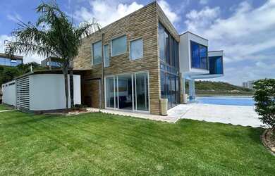 Imagem 4: Mansão de Luxo com Vista Mar no Condomínio Horizonte Fênix