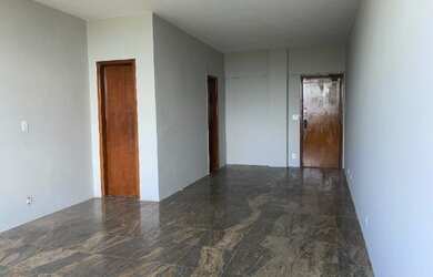 Imagem 4: Sala comercial na Estrada do Galeão em prédio com estacionamento rotativo