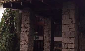 Imagem 2: Casa encantadora em Fradinhos, cercada de verde e com tudo que você precisa para viver mui