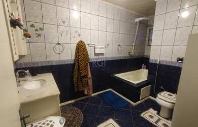 Imagem 10: São duas casas de 02 dormitórios com 03 vagas no Bairro Santana