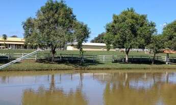 Imagem 3: Sítio de 55.000 m2 em Porangaba com lago grande, casa sede, casa de caseiro