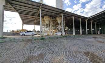 Imagem 2: Galpão PRONTO com 12 docas, pé dir. 7 mts, para locação com 3200m² de área construída, pá