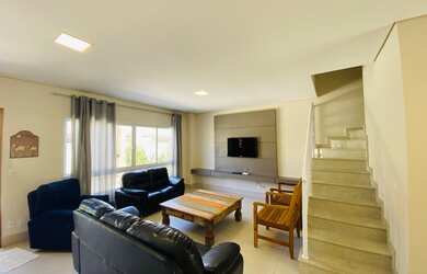 Imagem 3: Casa de condomínio sobrado para aluguel e venda possui 220 metros quadrados com 4 quartos