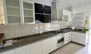 Imagem: Casa possui 220m² com 3 quartos sendo 1