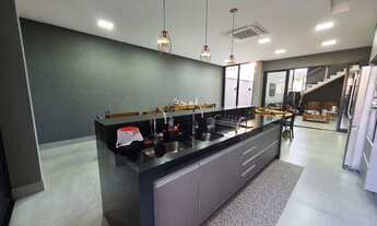 Imagem 3: Casa de condomínio para venda possui 271 metros quadrados com 4 quartos