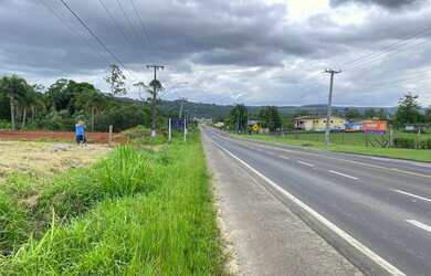 Imagem 4: Terreno em frente a ufo way