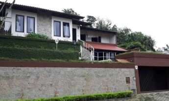 Imagem: Localizada em uma rua sem saída, no Bairro