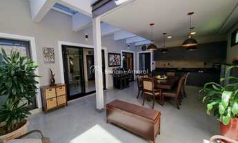 Imagem 6: Casa de condomínio para venda possui 228 metros quadrados com 3 quartos