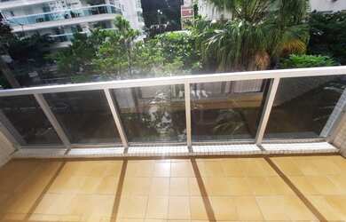 Imagem 2: Apartamento para venda possui 100 metros quadrados com 3 quartos em Pitangueiras - Guarujá