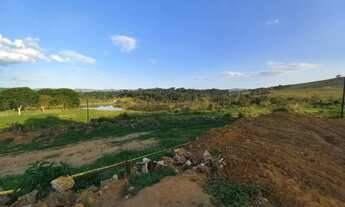 Imagem 2: Casa de condomínio para venda possui 300 metros quadrados em Borda da Mata - Caçapava - SP