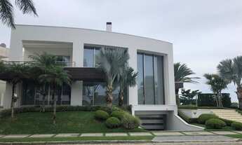 Imagem 3: Casa para aluguel e venda tem 1000 metros quadrados com 6 quartos.