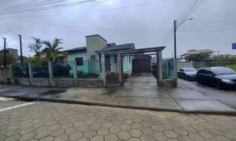 Imagem 2: Casa para venda possui 400 metros quadrados com 3 quartos em Demboski - Içara - SC