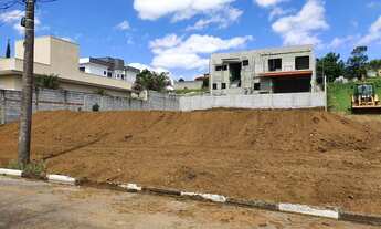 Imagem 5: Terreno disponível para contrução, feito muro de arrimo está com terraplanagem pronto para