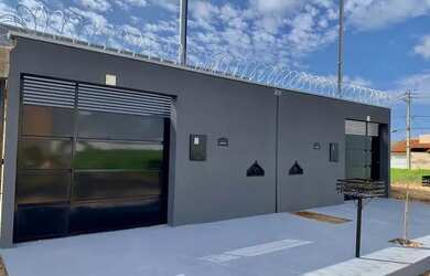 Imagem 2: Casa para Venda em Uberlândia, São Bento, 2 dormitórios, 1 suíte, 2 banheiros, 2 vagas