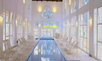 Imagem 3: Maravilhosa casa em um dos melhores condomínios de Alpahville, com 4 suites, piscina, área