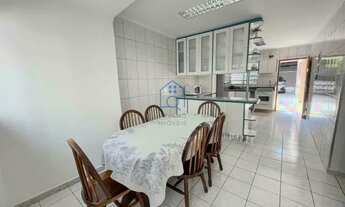 Imagem 4: Lindo Sobrado à venda 216 m2, 4 dormitórios, sendo 1 suíte, com 4 vagas de garagem !!!