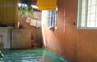 Imagem 6: Casa 3 quartos uma rua fas a divisa com BH