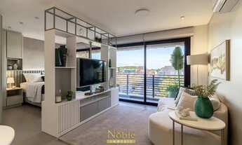 Imagem 2: Studio decorado com sacada e vista mar