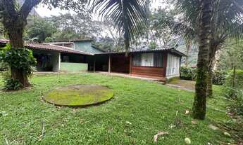 Imagem: Casa com Quintal Amplo no Bairro Limoeiro