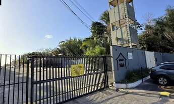 Imagem 2: Vendo Mali Turu em frente a selfit