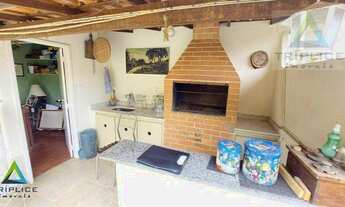 Imagem 6: Terreno de esquina em localização privilegiada no Bairro Bom Clima. Todo murado, com edícu