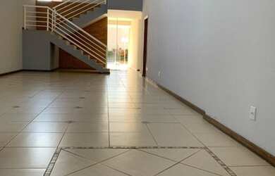 Imagem 2: Sobrado para venda tem 315 metros quadrados com 4 quartos em Jardim Amália - Bauru - SP