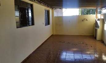 Imagem: Casa Frente / Fundos ideal para investidores