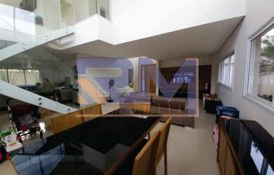 Imagem 2: Maravilhoso sobrado em condomínio fechado com 3 suites, piscina com hidro, ampla sala com