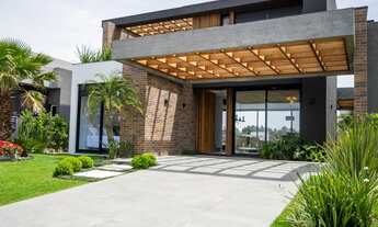 Imagem 2: Sobrado beira lago, mobiliado e decorado à venda no Condomínio Riviera em Xangri-lá/RS