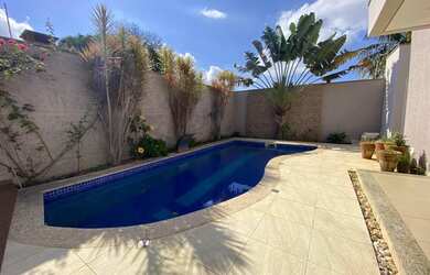 Imagem 4: Linda casa reformada com piscina no coração da Vila Oliveira