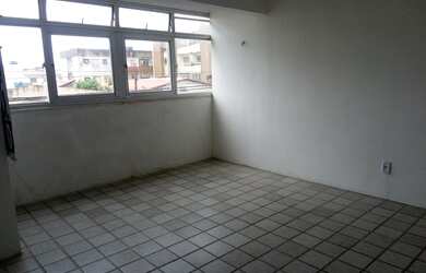 Imagem: Pilotis,250mts do mar Primeiro andar 120mts