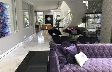 Imagem 2: Linda Mansão de condomínio para aluguel e venda tem 768 metros com 4 suites .Centro Alphav