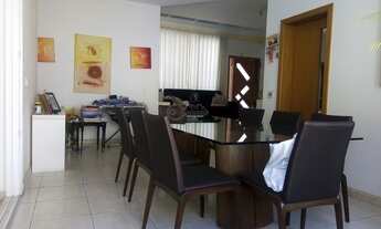 Imagem 2: Casa de condomínio para venda com 351 metros quadrados com 5 quartos