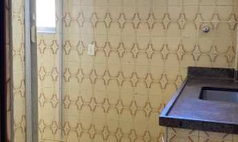 Imagem 2: 2 dormitórios, 2 banheiros, bem iluminado a meia quadra da praia, rua tranquila no Gonzaga