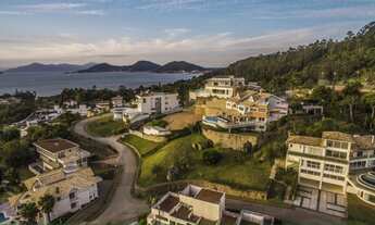 Imagem 5: Casa para aluguel e venda. Com 757 metros quadrados e 9 quartos em Cacupé - Florianópolis