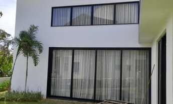 Imagem 4: Casa de condomínio para venda possui 270 metros quadrados com 5 quartos