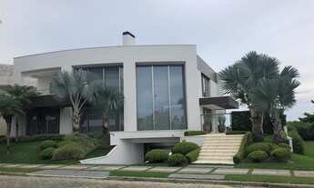 Imagem 4: Casa para aluguel e venda tem 1000 metros quadrados com 6 quartos.