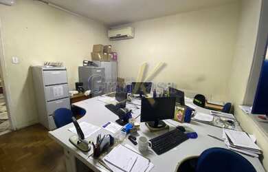 Imagem 4: Casa comercial duplex com vagas de garagem