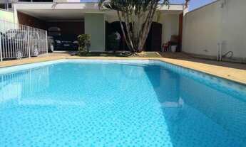 Imagem: Casa com 04 Dormitórios à venda com 500m²