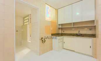 Imagem 5: O apto tem três quartos (sendo um uma suíte pequena), banheiro