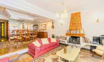 Imagem 4: Casa de 333m² com 4 dormitórios, pátio com piscina, espaço gourmet com churrasqueira e 4