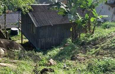 Imagem 4: Terreno medindo 450m² - Costeira