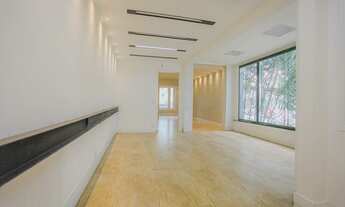 Imagem 3: Sobrado para aluguel e venda possui 180 metros quadrados com 2 quartos